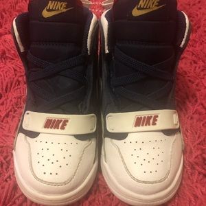 Like new Jordan’s for girl or boy size 9 worn 2-3x